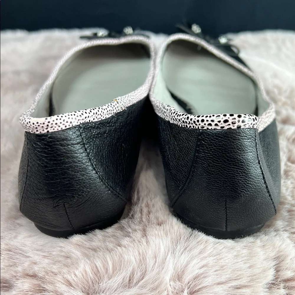 Circus by Sam Edelman Black Flats with Metal Spike Bows & Light Pink Trim | 8M - Picture 4 of 9
